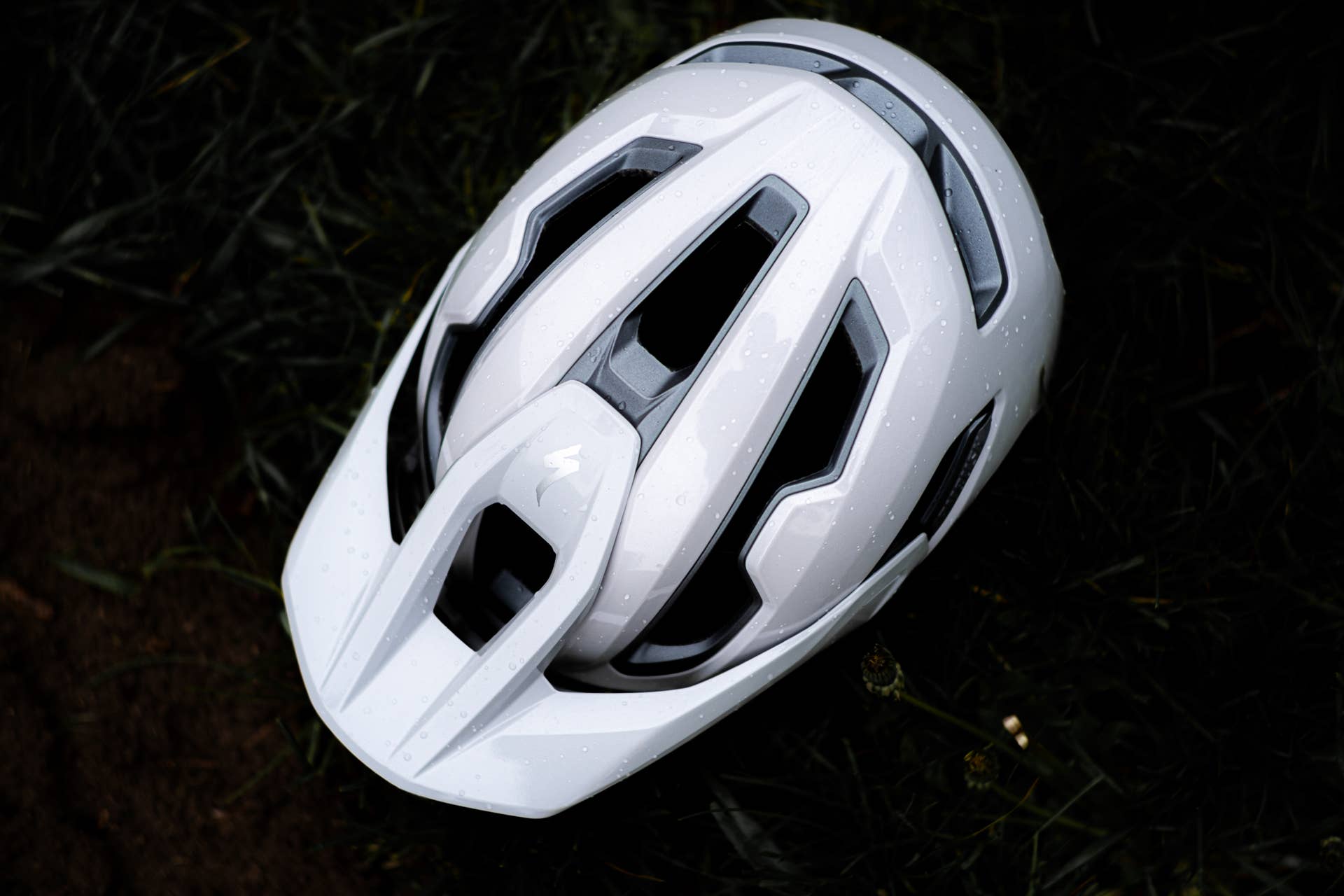 First Look: The All-New Specialized Ambush 3 Trail Helmet - BikeMag