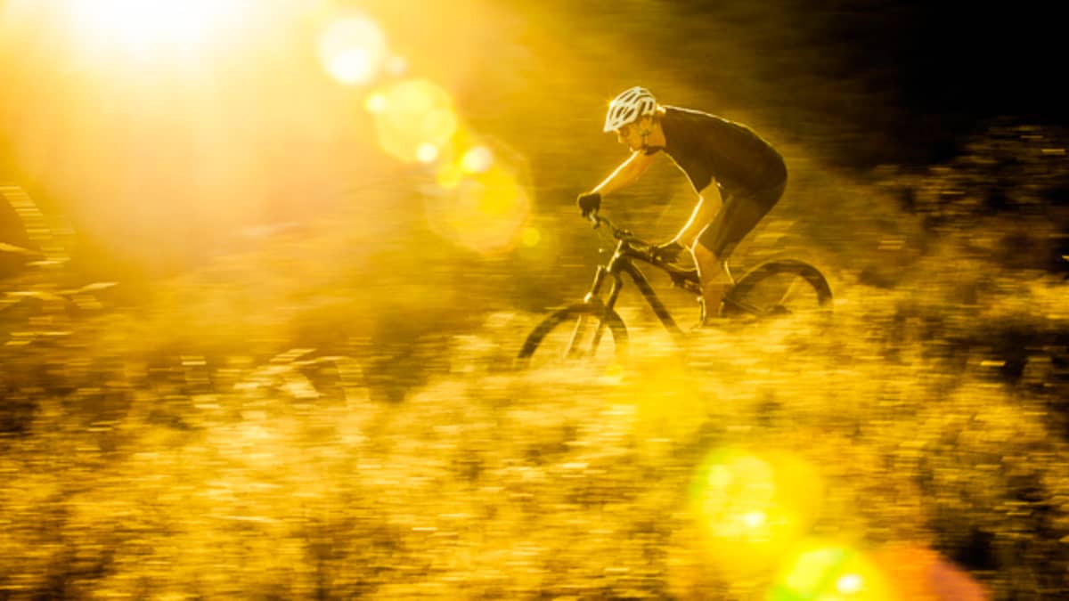 Mountain bike sales pedals hitting ground