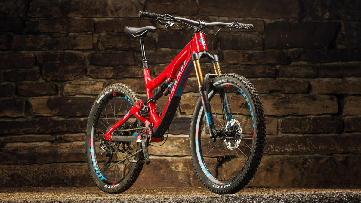 Review Pivot Firebird BikeMag