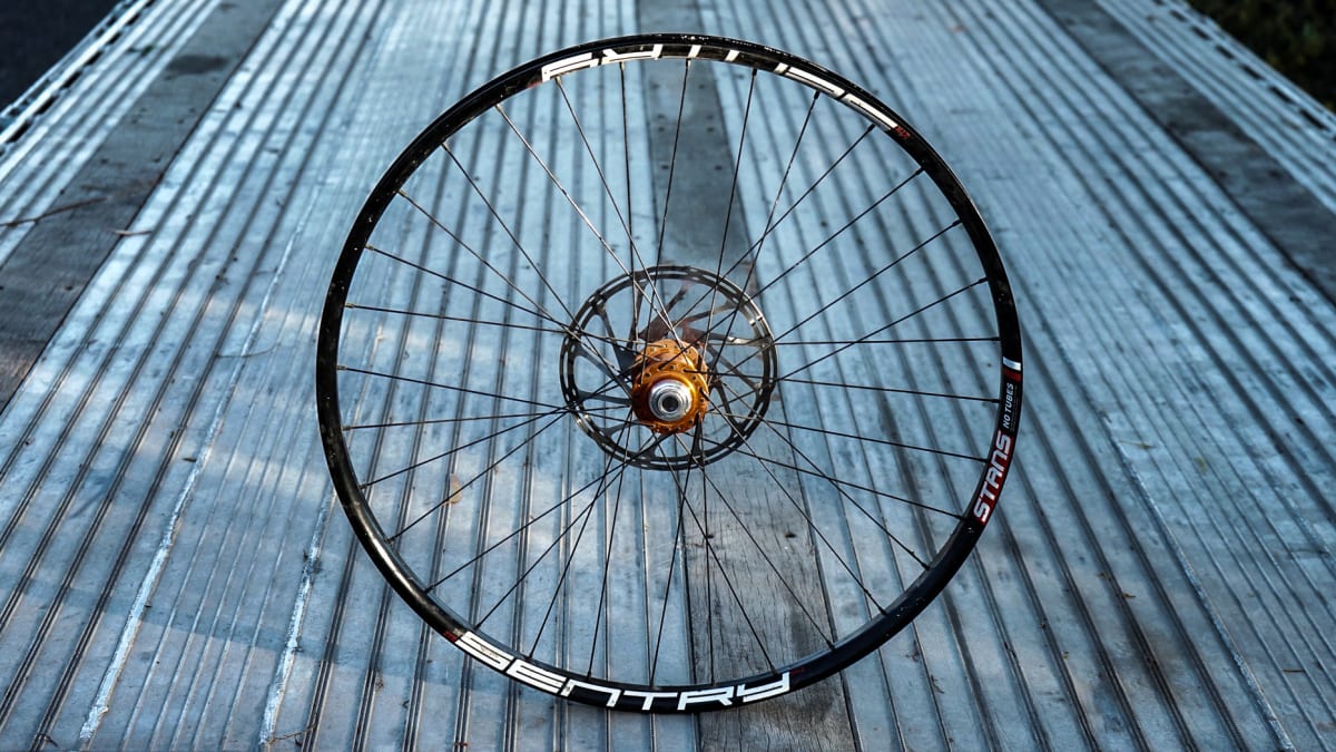 STANS SENTRY MK3 27.5 ホイールセット Strong, Wide and Cheap: A Year on the Stan's Sentry Rim