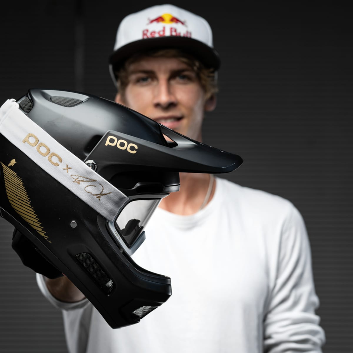 Poc helmet red hotsell bull