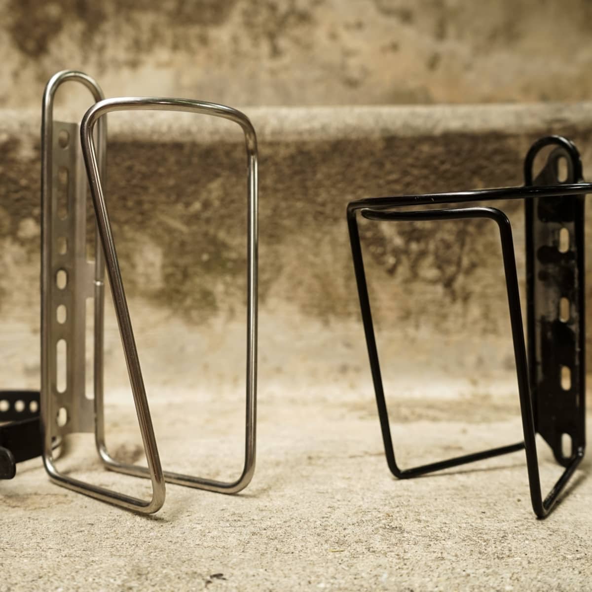 Low mount sales bottle cage