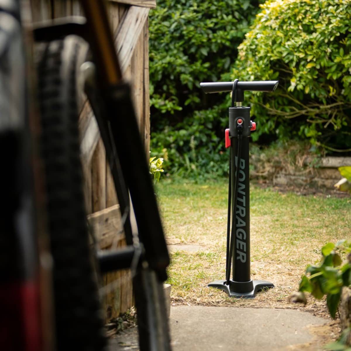 First Impressions Bontrager TLR Flash Charger Floor Pump sep