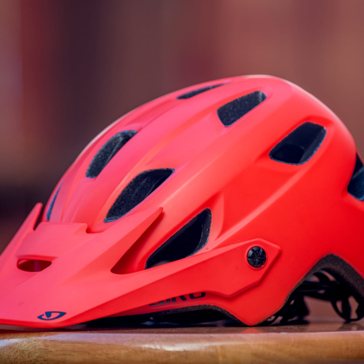Giro chronicle best sale helmet with mips