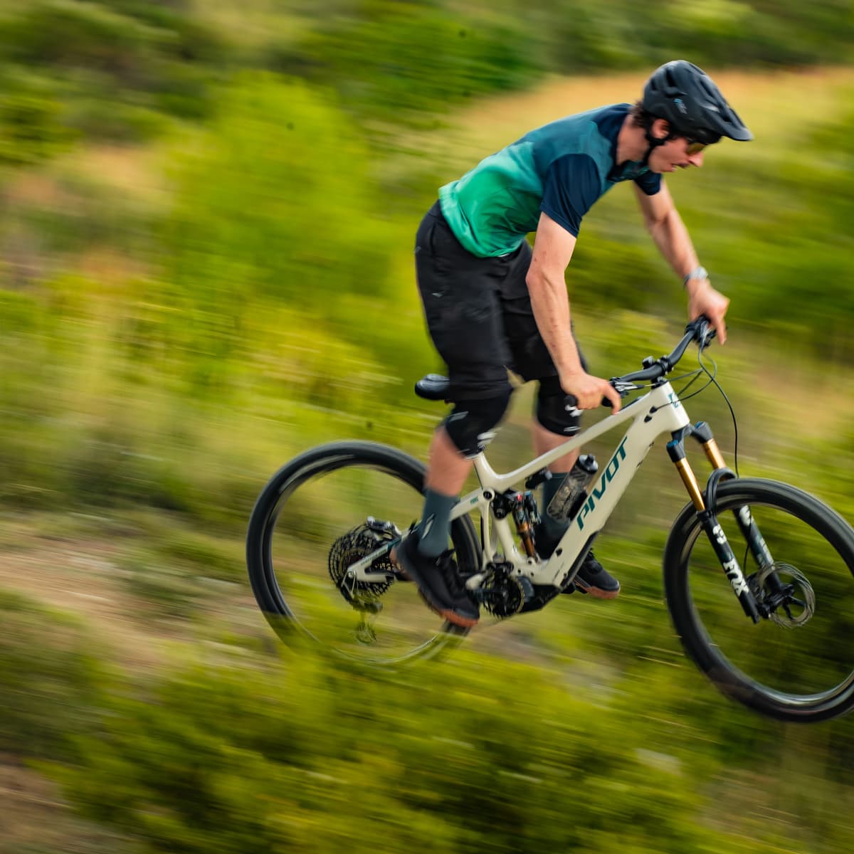 Pivot Announces New Shuttle AM BikeMag