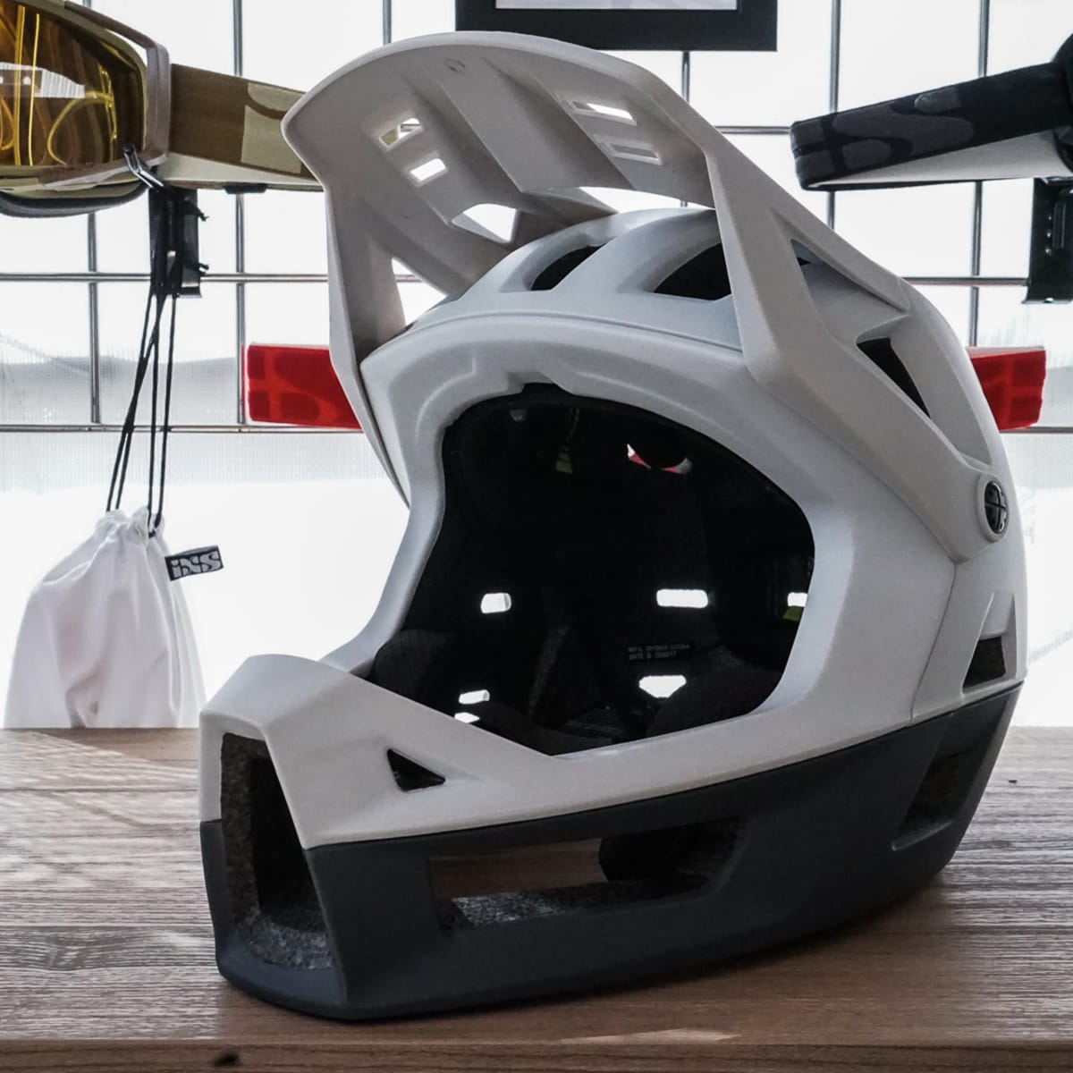iXS releases Trigger Lightweight Full-Face Helmet