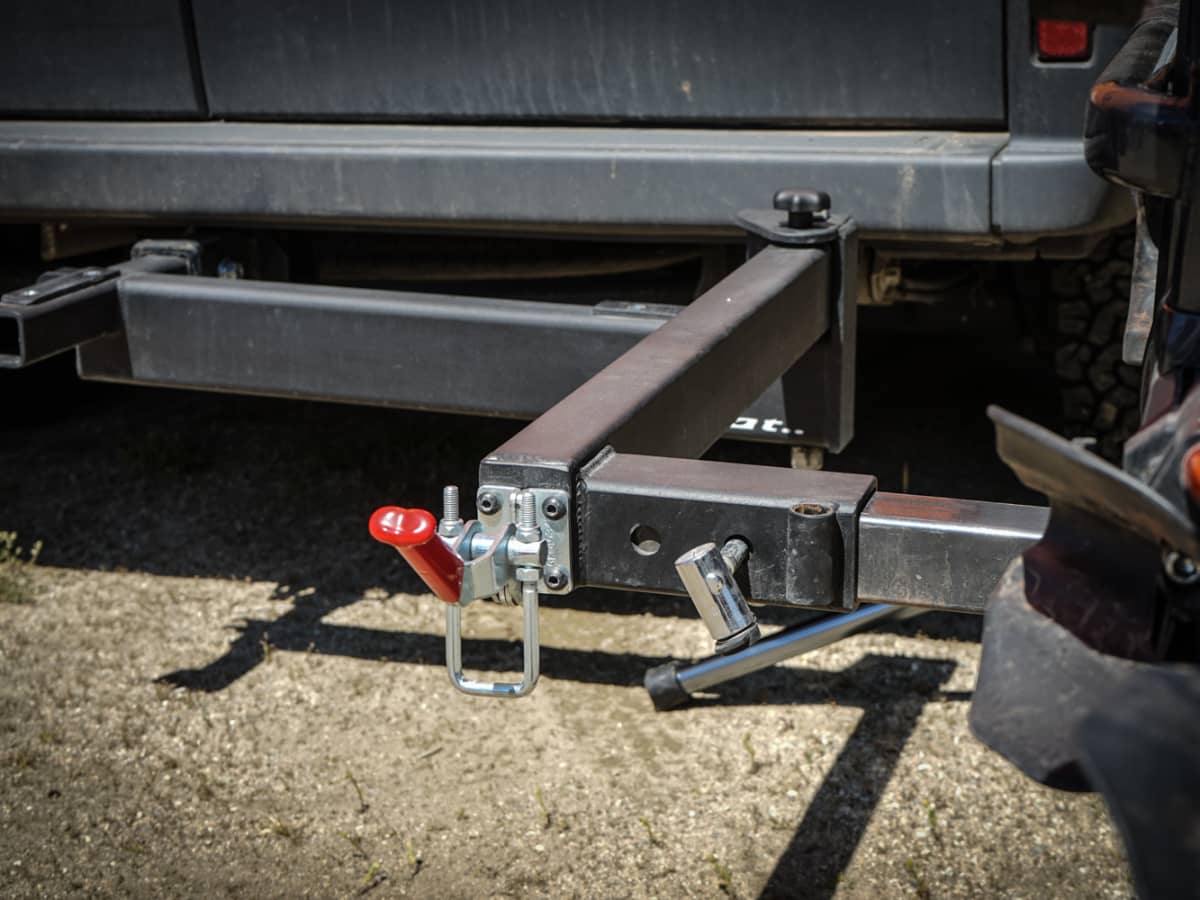 Tow hitch clearance swing arm
