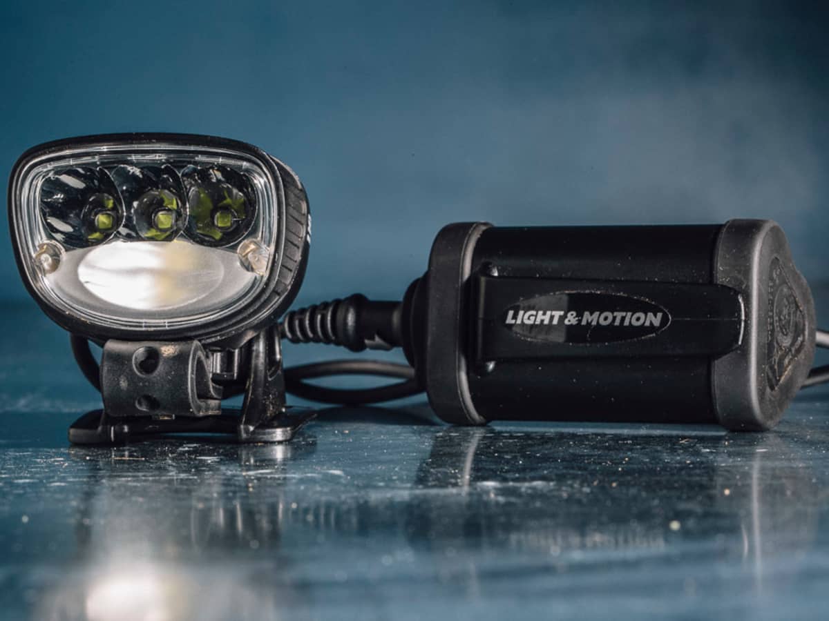 Review Light and Motion Seca 2200 Race BikeMag