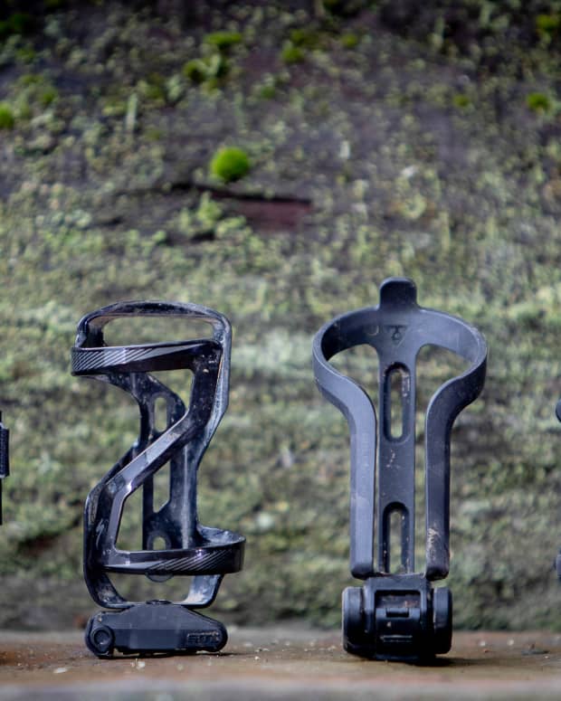 Specialized bottle sales cage with tool