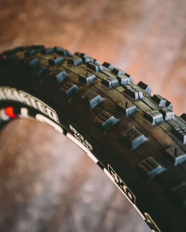 Maxxis agassi 27.5 hot sale