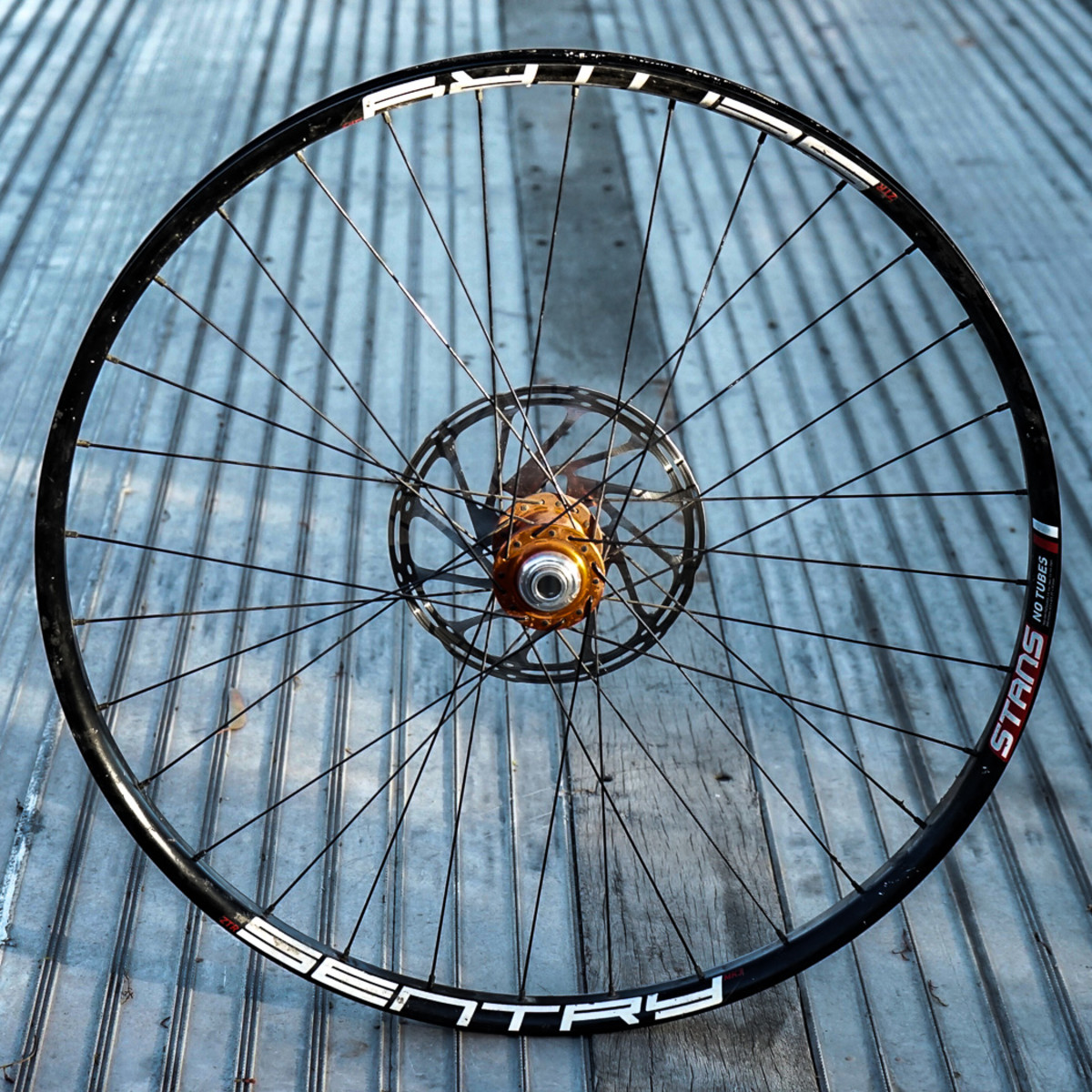 STANS SENTRY MK3 27.5 ホイールセット Strong, Wide and Cheap: A Year on the Stan's Sentry Rim