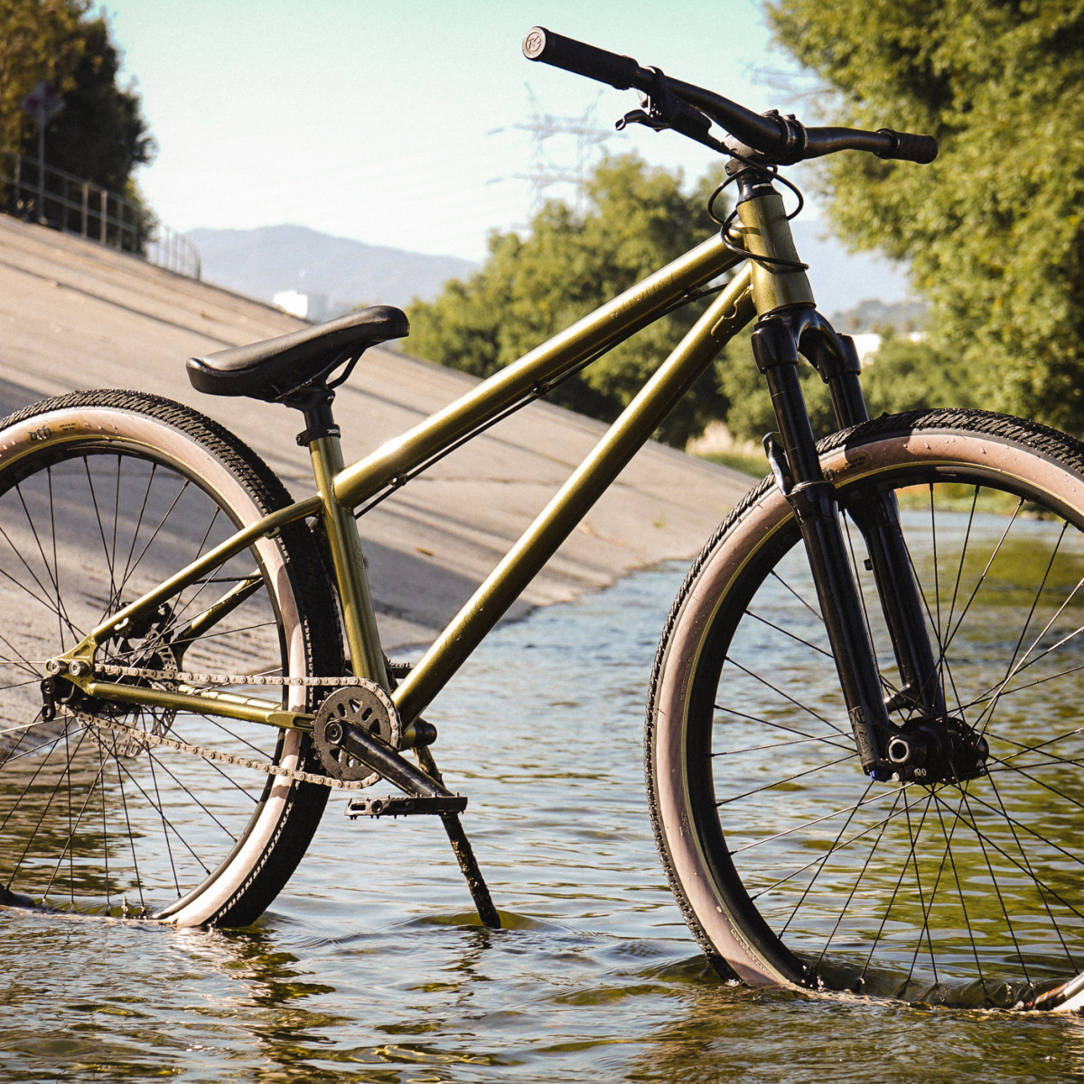 KONA SHONKY LONG　ダートジャンプ　MTB スタッフバイク】入荷したてのダートジャンプバイク！！KONA