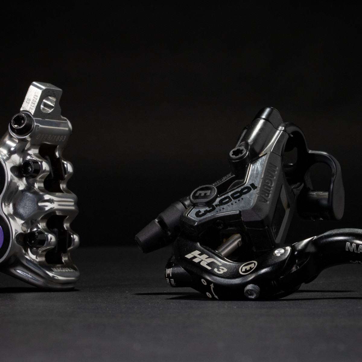 エムラクール　ピンバッジ magura-1893-5452.jpg