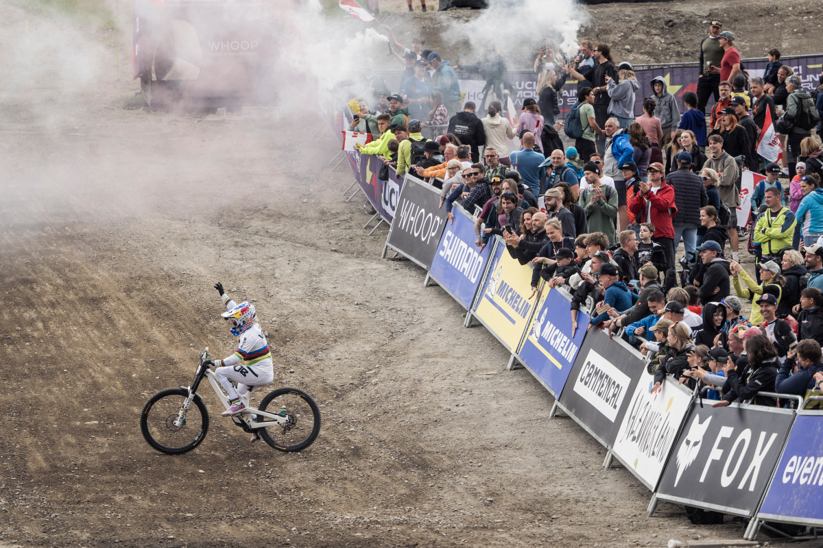 Commencal Lands Vali Höll for 2026 After YT Pulls Plug on Factory Team