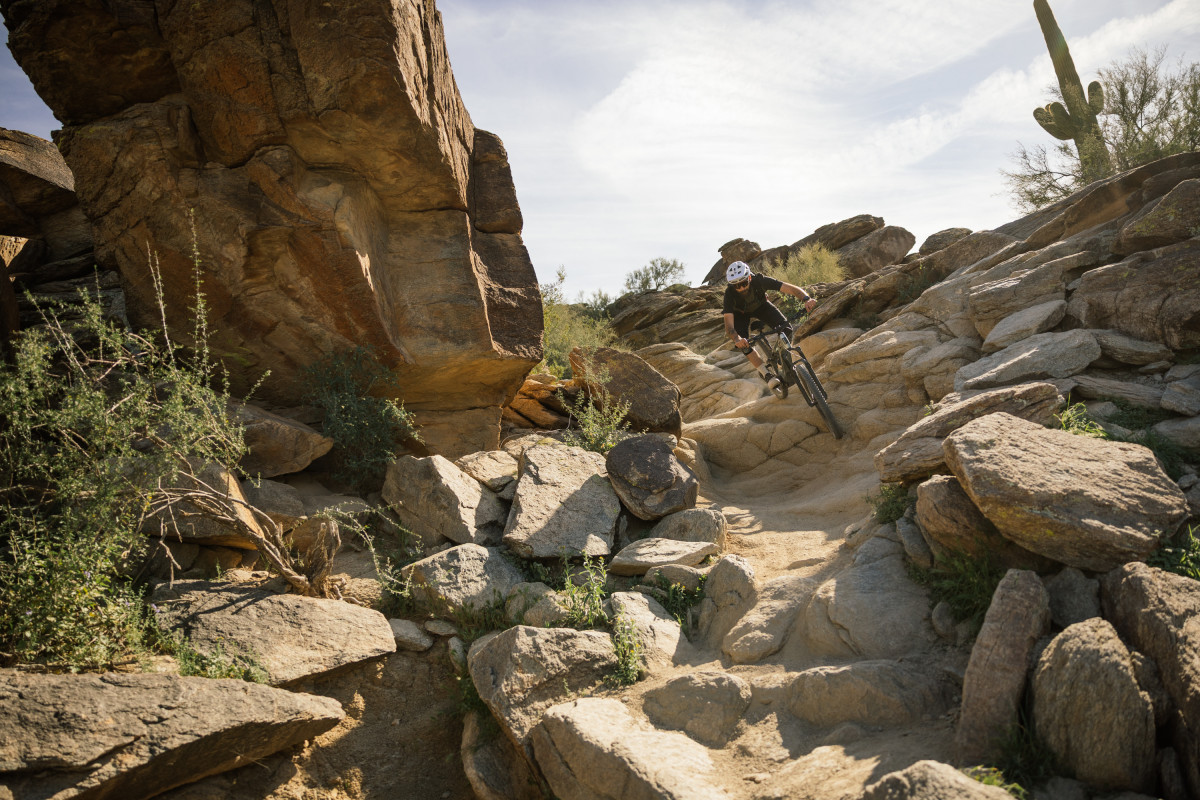 Aventon Current Review: Could This New eMTB From Aventon Beat Out Bikes Twice the Price?