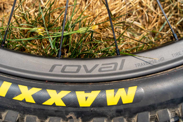 Tested: Roval Traverse HD 240 Wheels - BikeMag