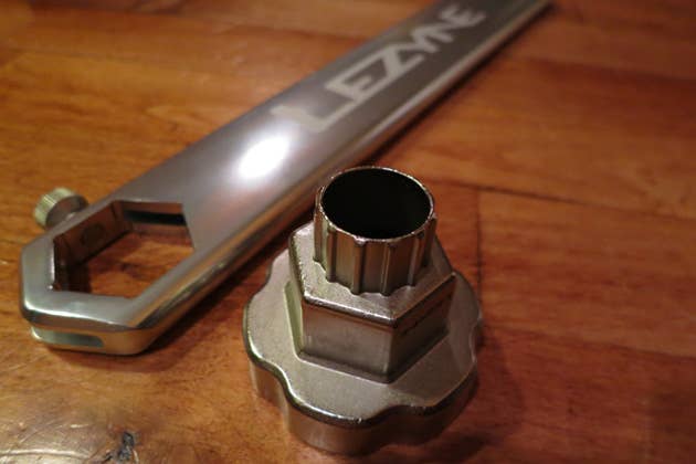 Outil De Boîtier De Pédalier Lezyne CNC Alloy 44 Mm 16 Cannelures – Montage Vélo Pro