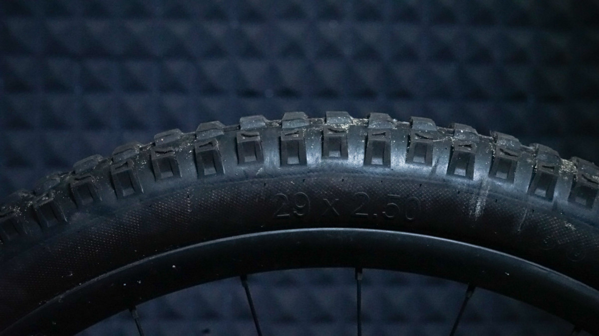 Griffus 2.5 | Mountain Bike Tire | Hutchinson Cycling