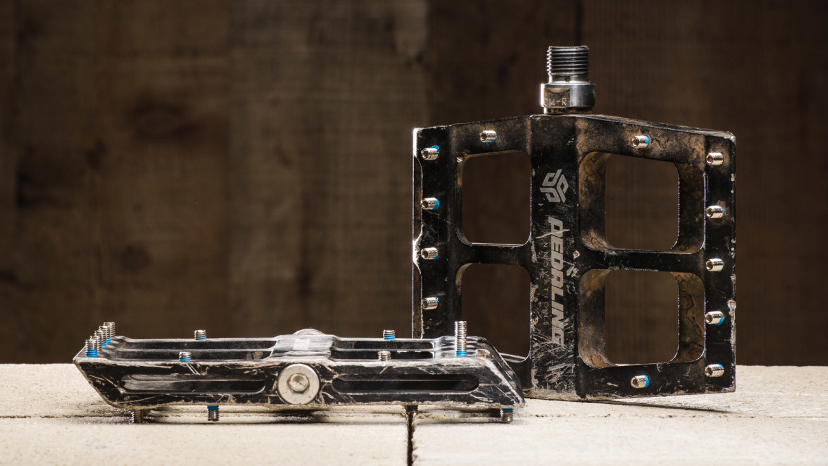 Catalyst deals flat pedals