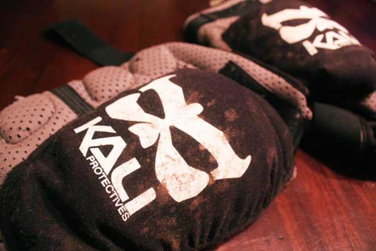 Kali Aazis Knee Guard Review BikeMag