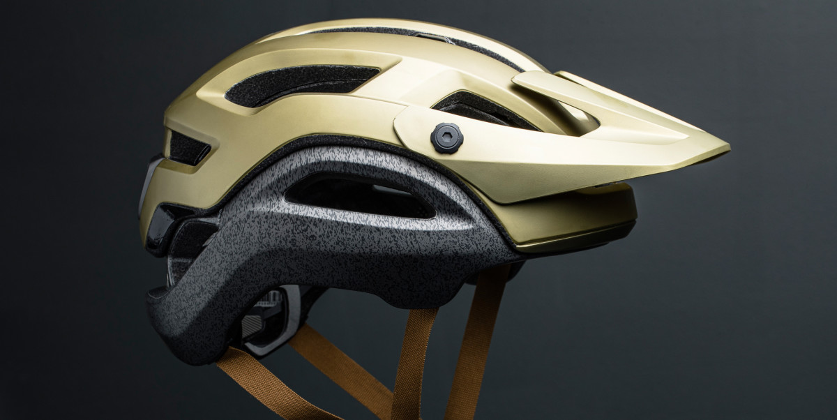 Giro manifest online spherical helmet