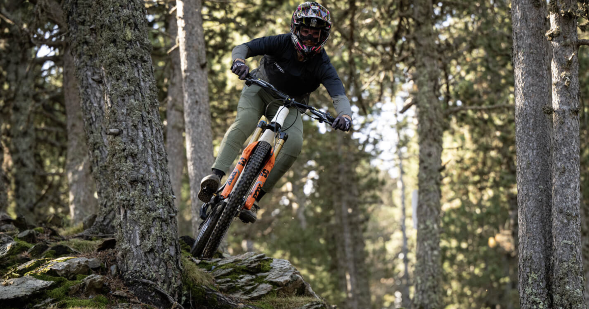 Commencal Bikes Releases Meta V5 E-Mountain Bike - BikeMag