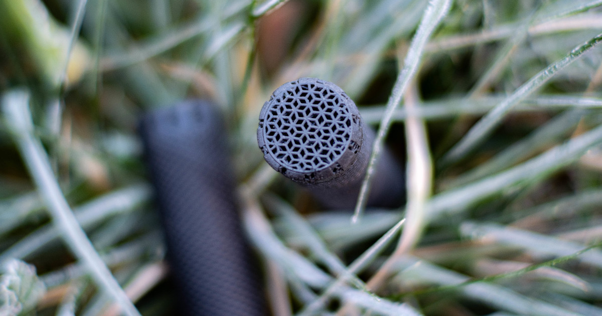 The First MTB Grips From Enve Feature a 3D-Printed Twist