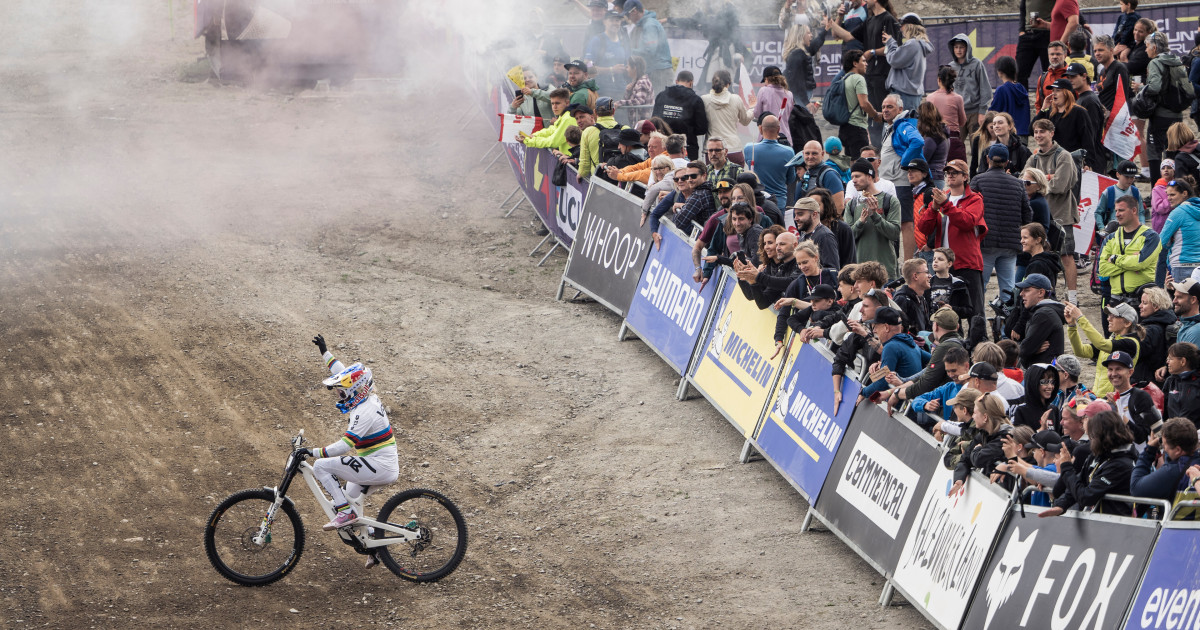 Vali Holl Joins Commencal Schwalbe by Les Orres for 2026 Following YT Mob Collapse