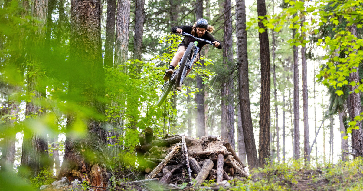 Kawa-Zaki: The Result of Blending Freeskiing Creativity and Mountain Biking