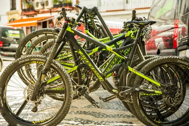 Not-so-retro-spective: the Cannondale Jekyll over the years - BikeMag