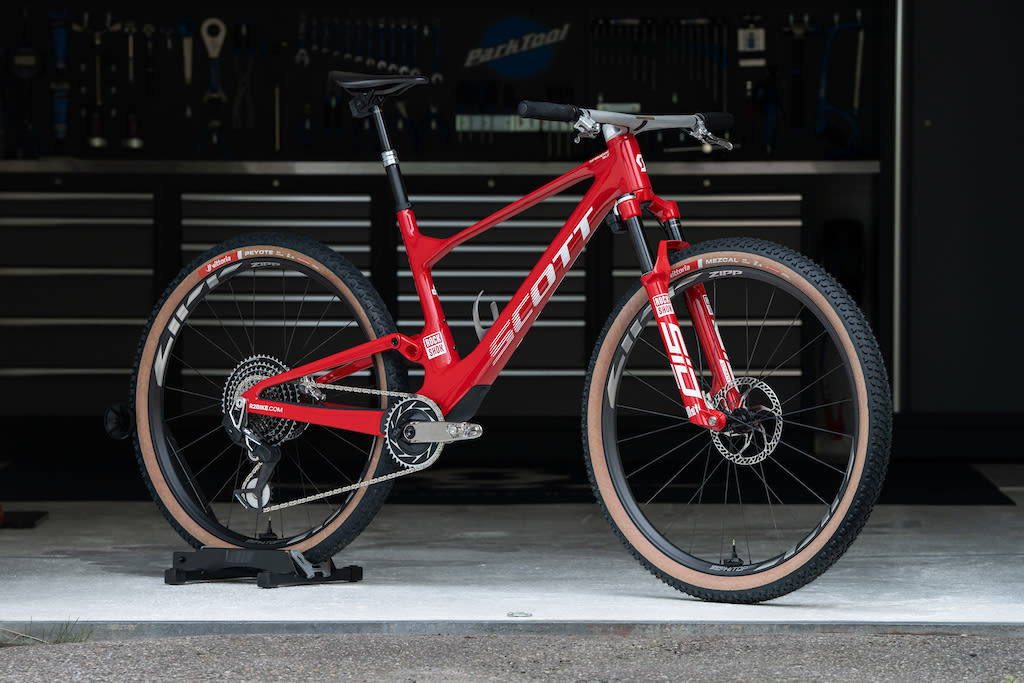 The Custom Scott Spark RC Visione Does Internal Cable Routing