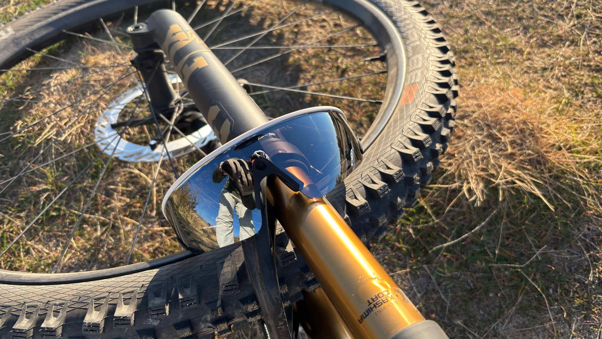 Hutchinson Griffus 2.4 MTB Faltreifen – Für Downhill/Enduro, 27,5x2,25 Zoll, Tri-Compound