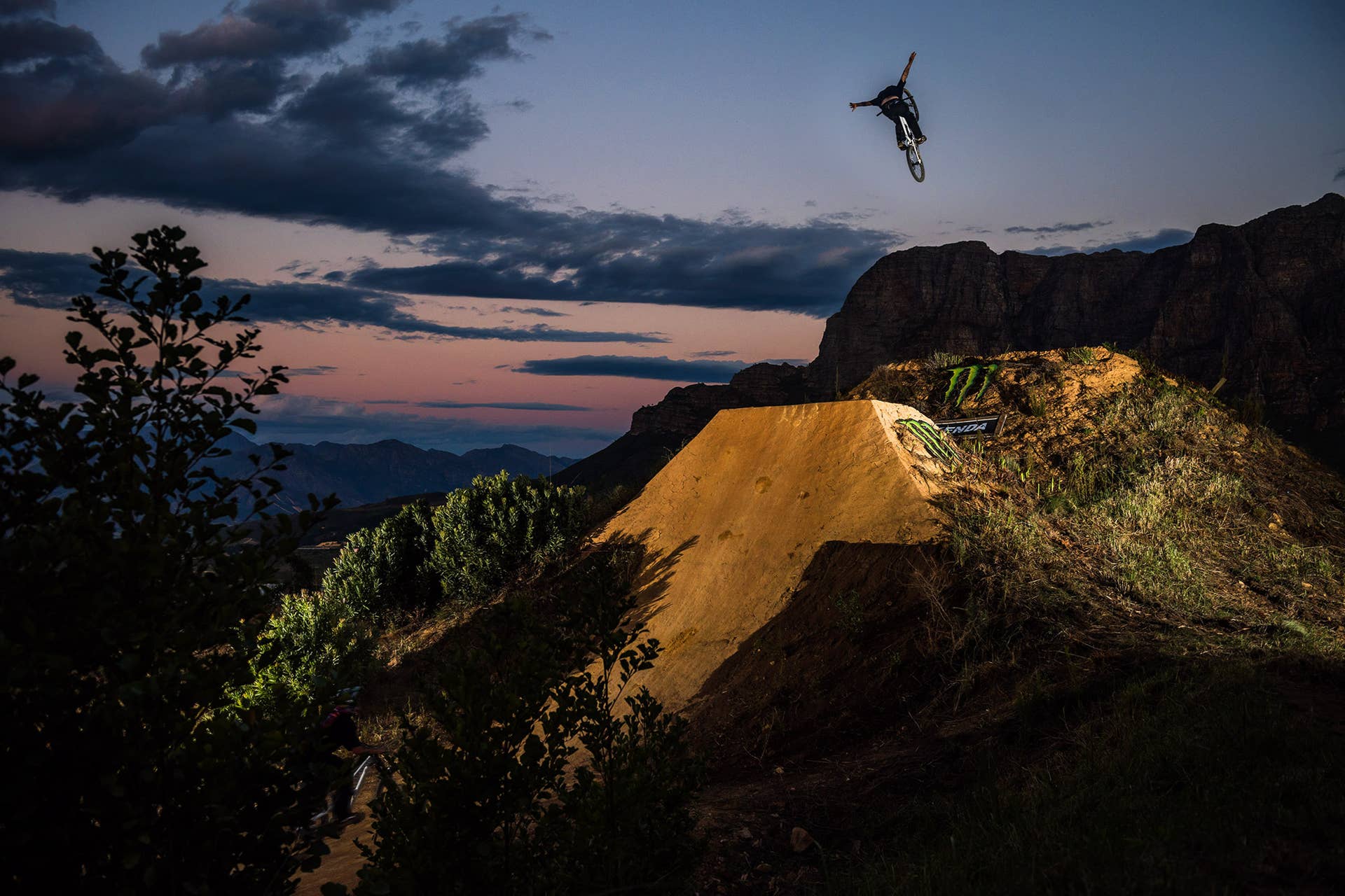 red-bull-rampage-digger-reveals-how-much-athletes-get-paid-bikemag