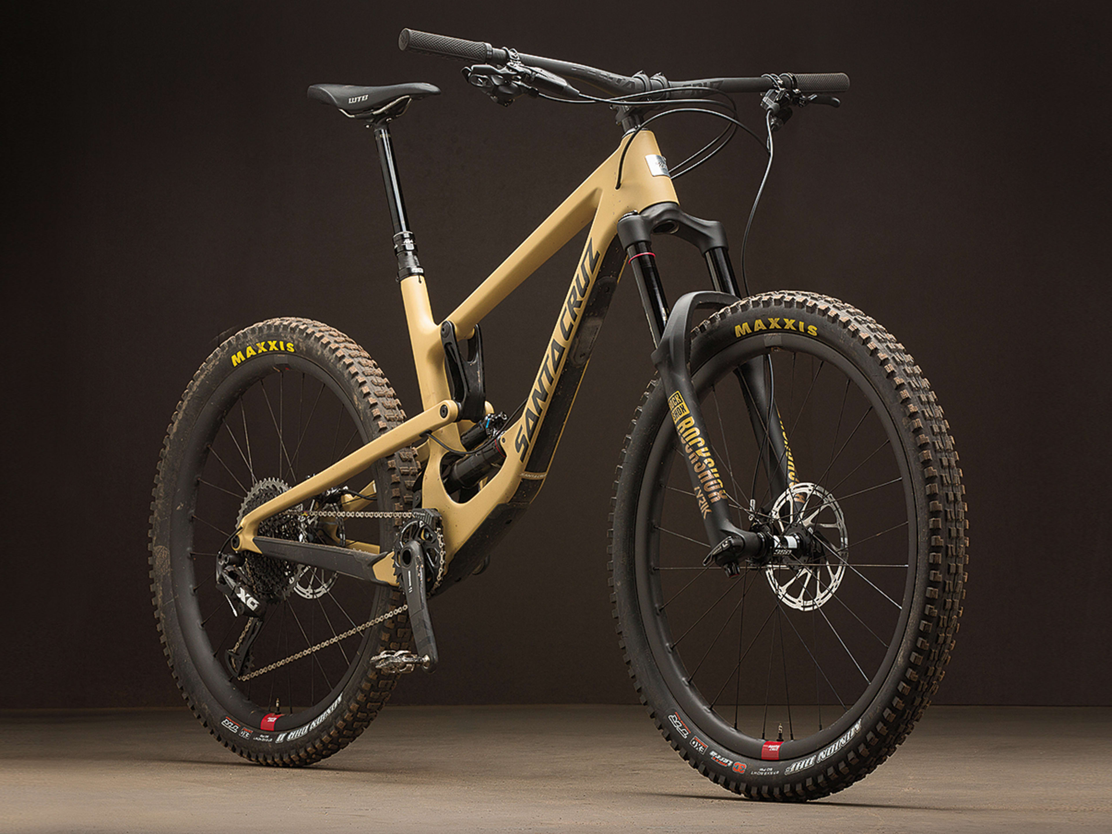 SANTACRUZ NOMAD CC ‘19カーボンとCHRIS KING BB 2019 Santa Cruz Nomad Carbon S Bike - Reviews, Comparisons
