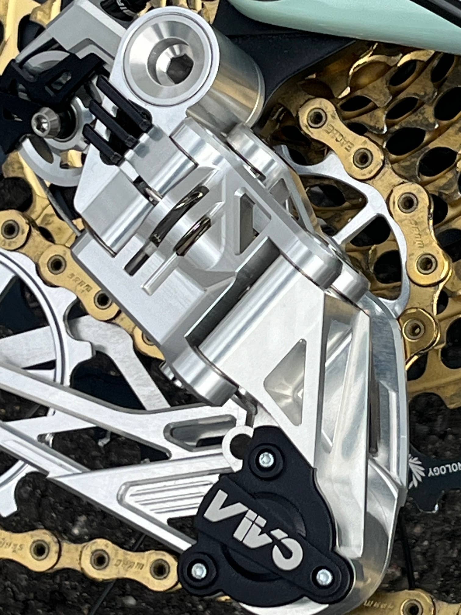 Vivo Just Dropped a New Lightweight MTB Derailleur and Shifter