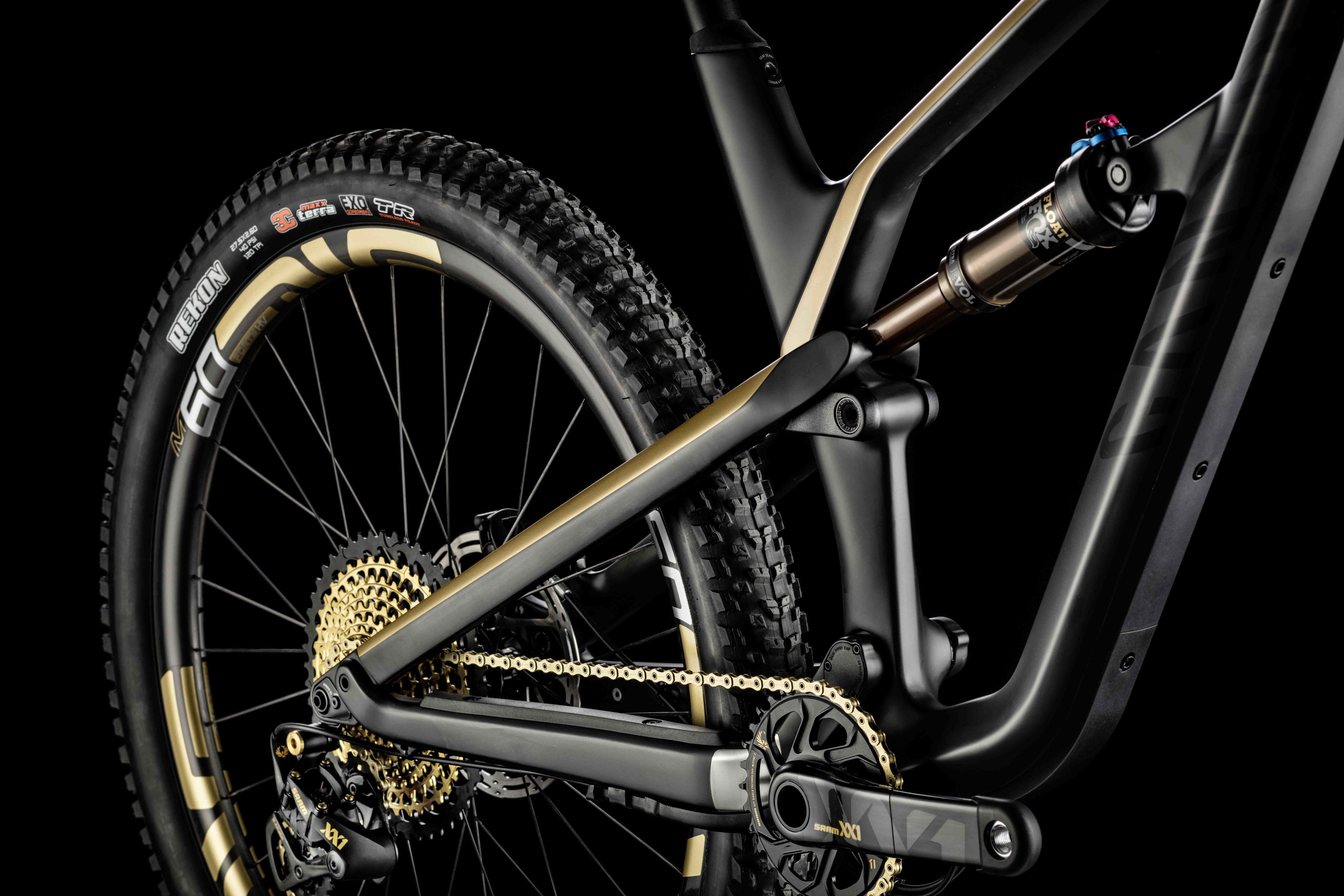 Canyon Spectral CF 27.5 2018年【引取OK】神戸市 UNBOX and DREAM BUILD new CANYON SPECTRAL 27.5 - YouTube