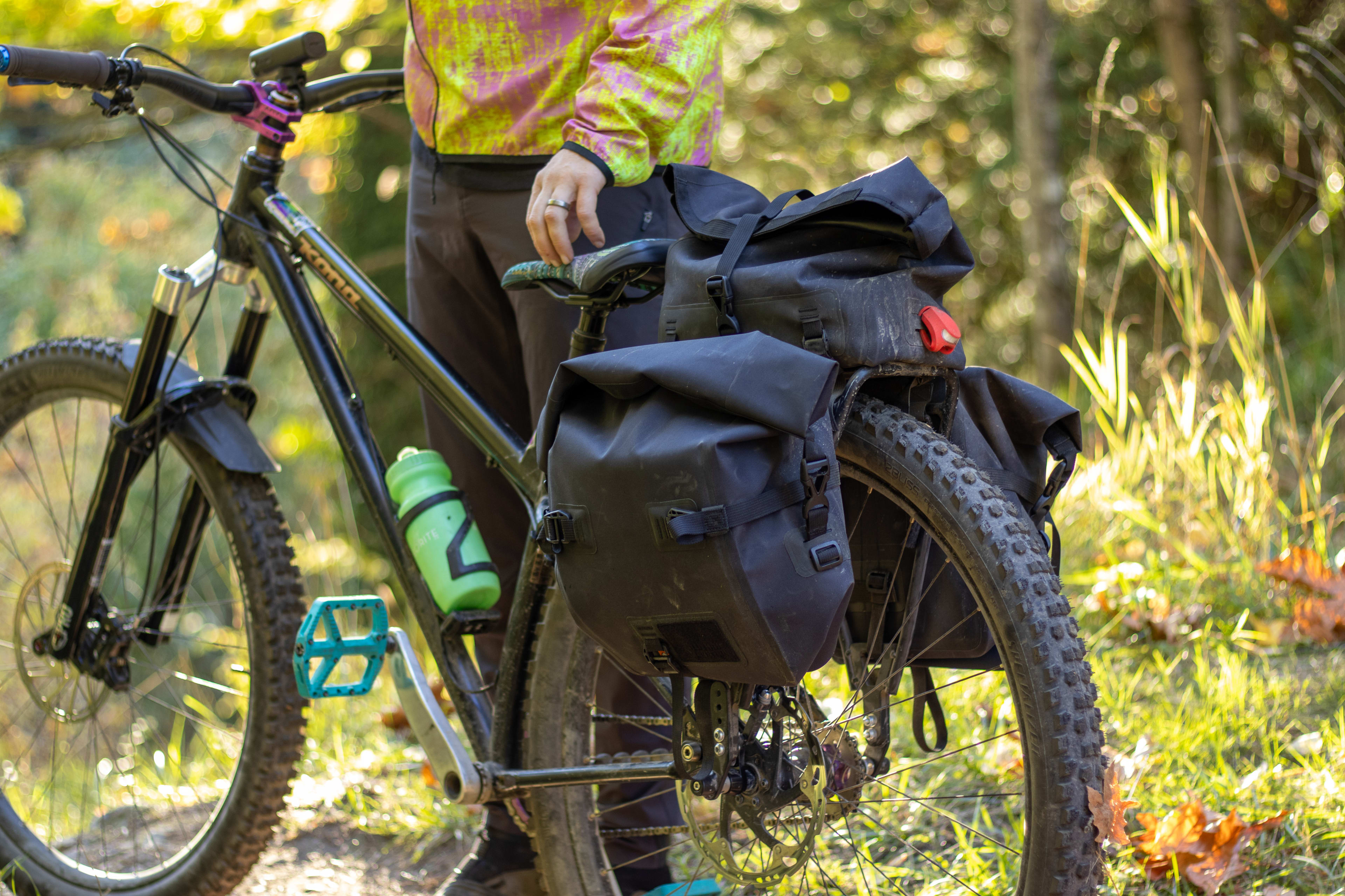 Tested: Old Man Mountain Divide Rack and Ponderosa/Juniper Bag