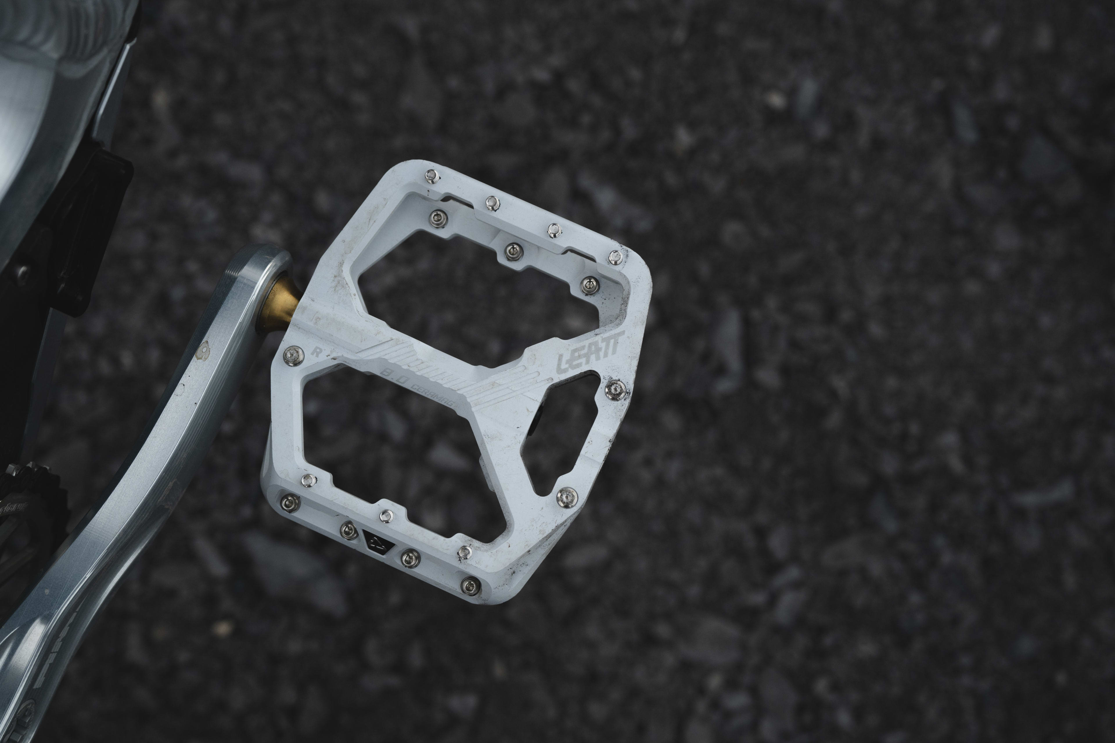 A ceramic-coated mountain bike flat pedal