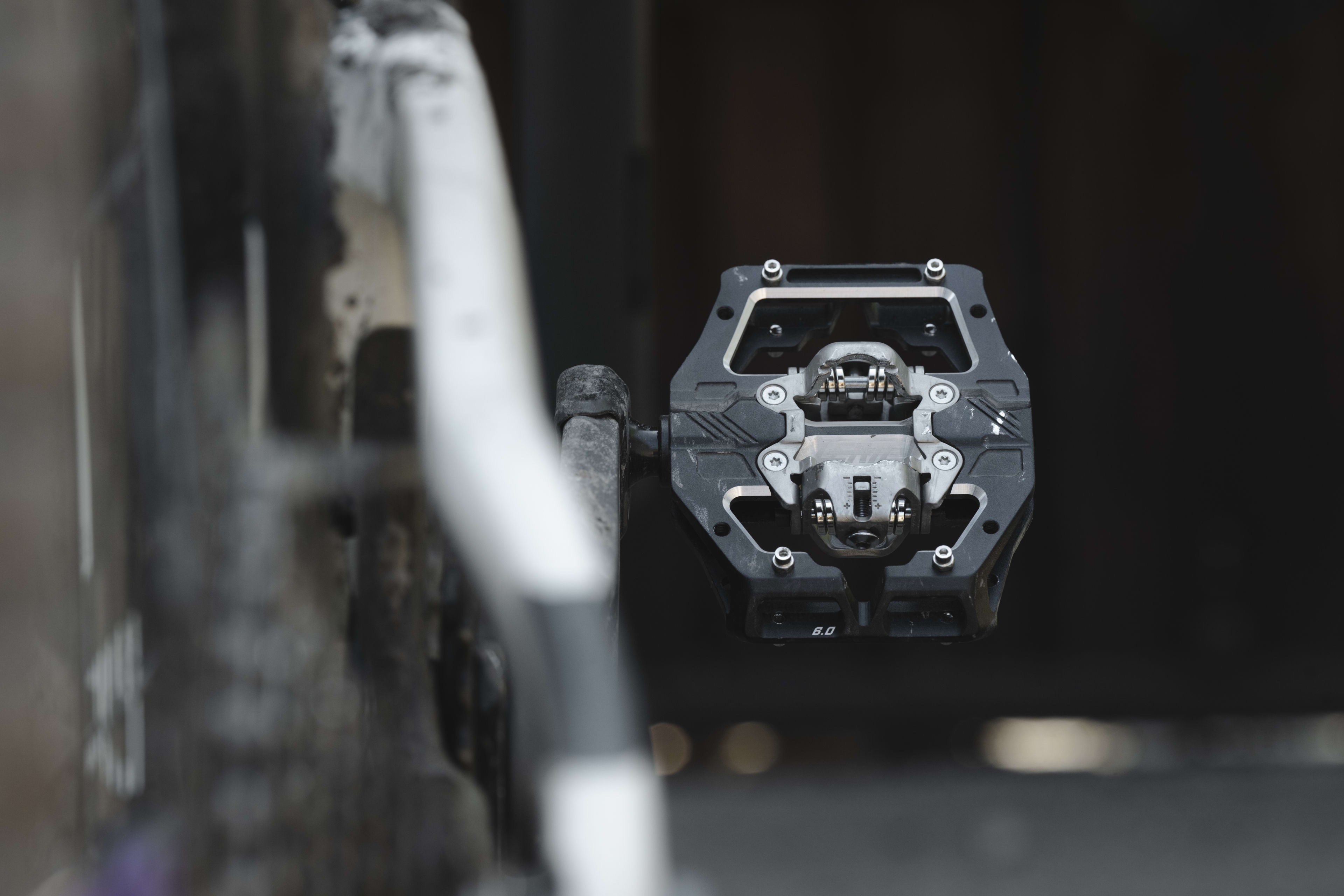 Leatt now makes clipless mtb pedals