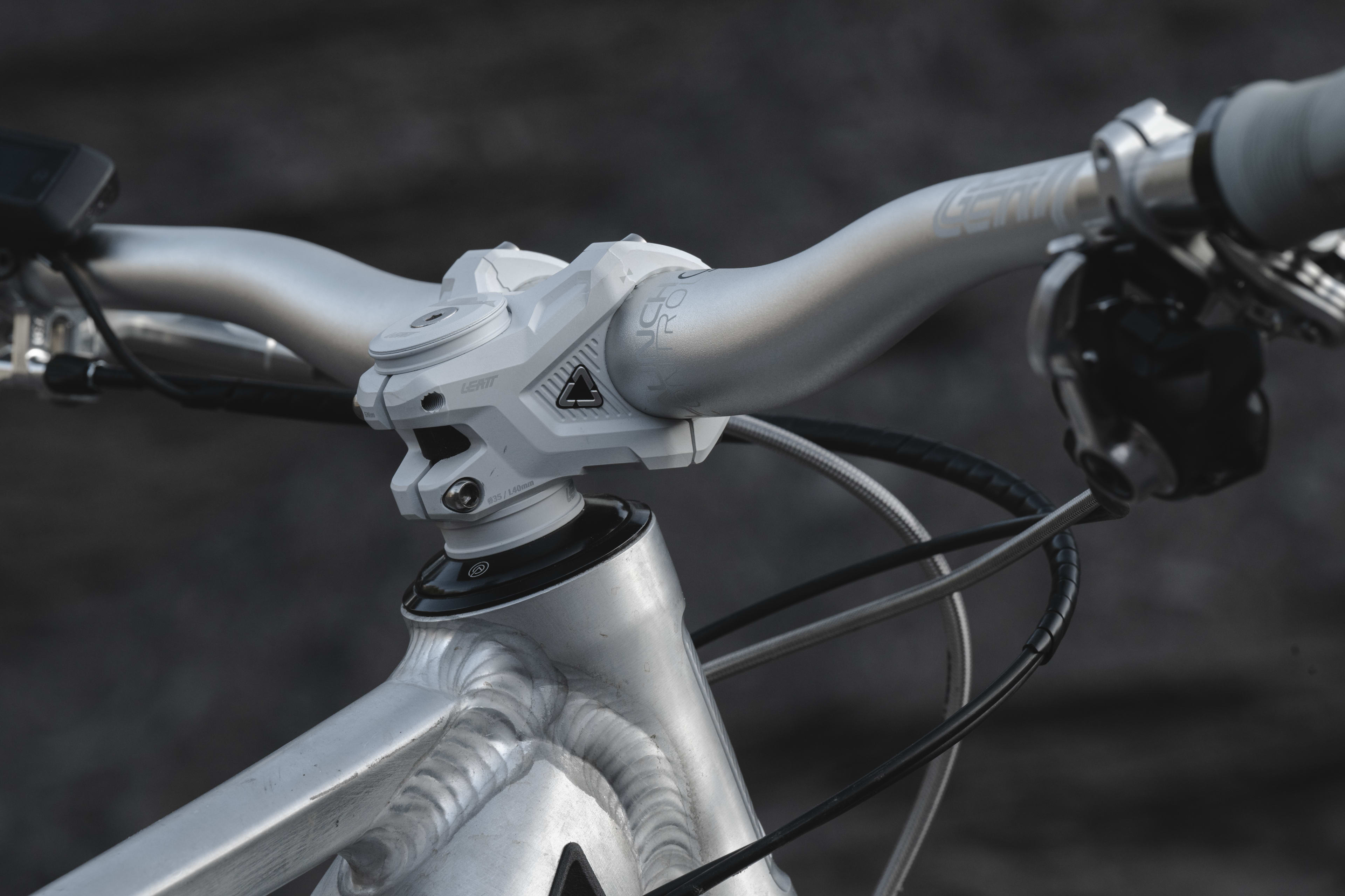The new alloy bars and ceramic-coated stem from Leatt