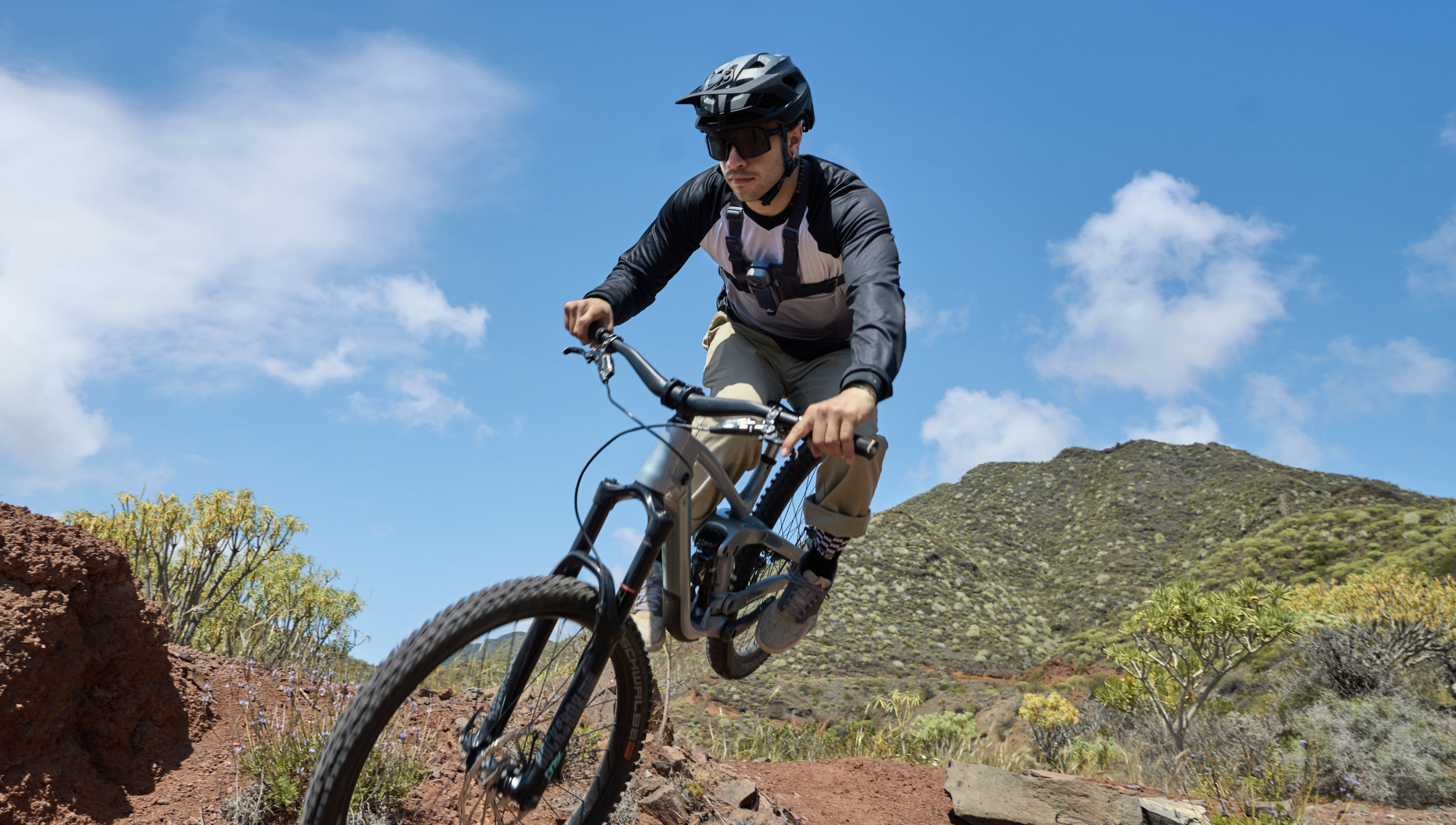 Replaceable Lenses and Huge 1/1.28-Inch Sensors Make the New Insta360 X5  Action Camera a Game-Changer - BikeMag, image size:3840x2177