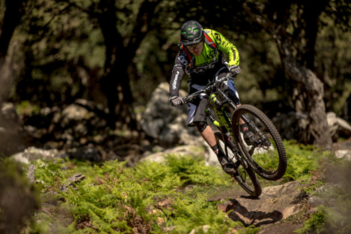 We probably don't need Ben Cruz to teach us that getting your front wheel up is much easier on a 27.5 than a 29er...but these lessons are always fun to watch. Photo by Ale di Lullo.