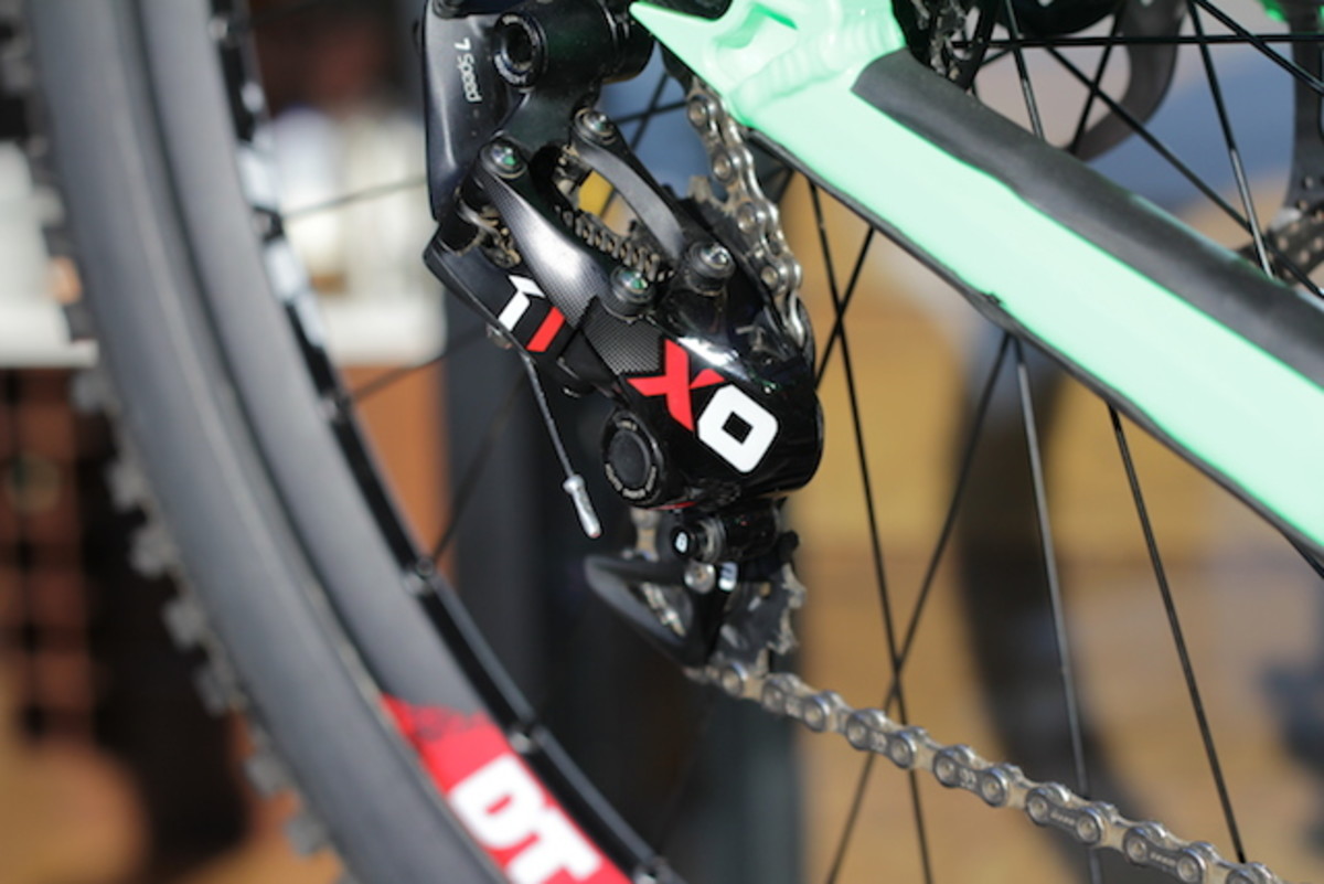 Horizontal parallelogram, roller clutch bearing, 7- and 10-speed, and downhill bike specific cage lengths.