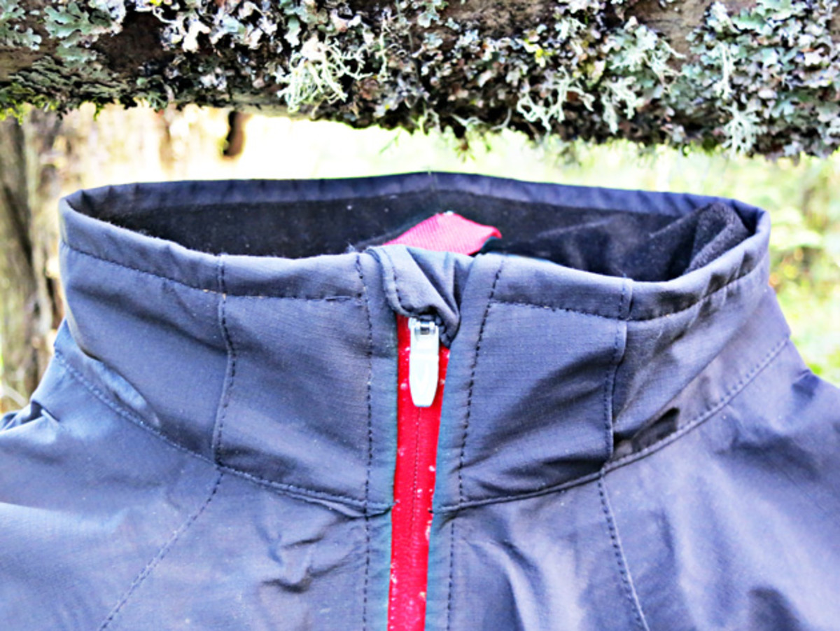 The brushed collar and the zipper condom keep things comfy up top. Note the fully sealed and taped zipper. Nice. There's not a single weak point in the Sugoi jacket's water proofing.
