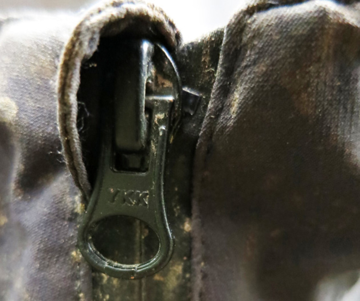 So many jackets feature tiny zippers which are impossible to grasp when you're wearing gloves. The Meridian, on the other hand, rocks fat YKK zippers. Nice.
