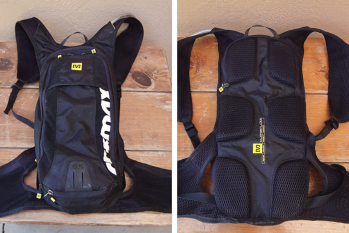 The front of the pack has a clean, simple look, while the back offers breathable mesh at all critical contact points.