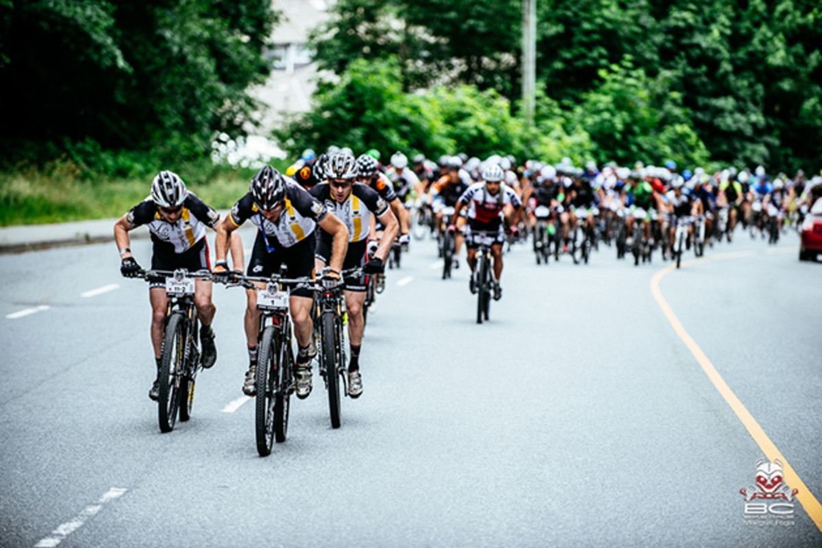 The first hill and the race is on. Yellow is a popular color at the front. | Photo by Margus Riga