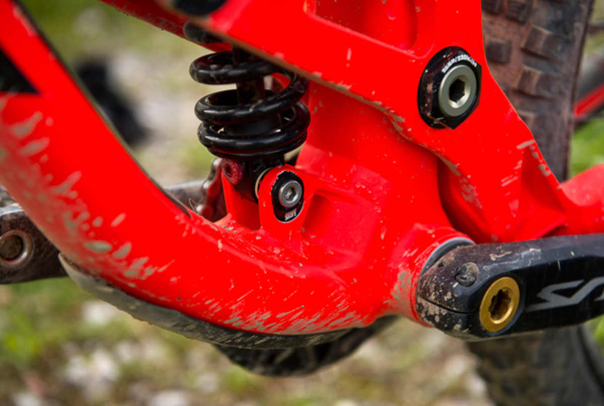 The 2 position adjustable bottom bracket height can have you as low as 331 millimeters on 26-inch wheels, or as high as 353 millimeters with 27.5-inch wheels.
