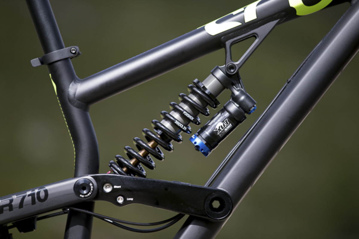 Adjustable travel can be set up as either a 170 millimeters in the short travel setting, or as I rode it 190 millimeters in long travel. Photo: Martin Bissig