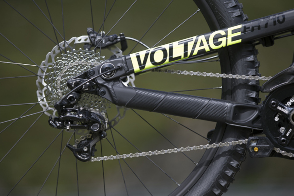 The Voltage sports an interchangeable dropout system that can run a 12x135mm IDSX dropout (pictured), or a standard 10x135 quick release rear axle. Photo: Martin Bissig